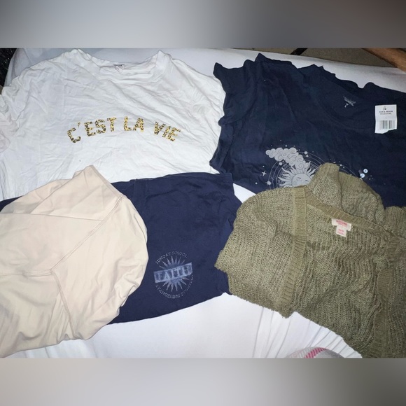 Various Clothes - Picture 5 of 5